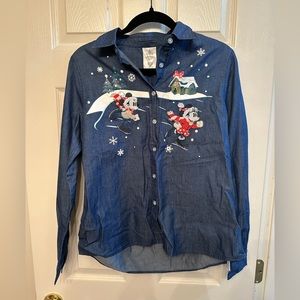 NEW/ UNWORN Holiday Disney Parks Chambray Buttondown— Women’s Medium